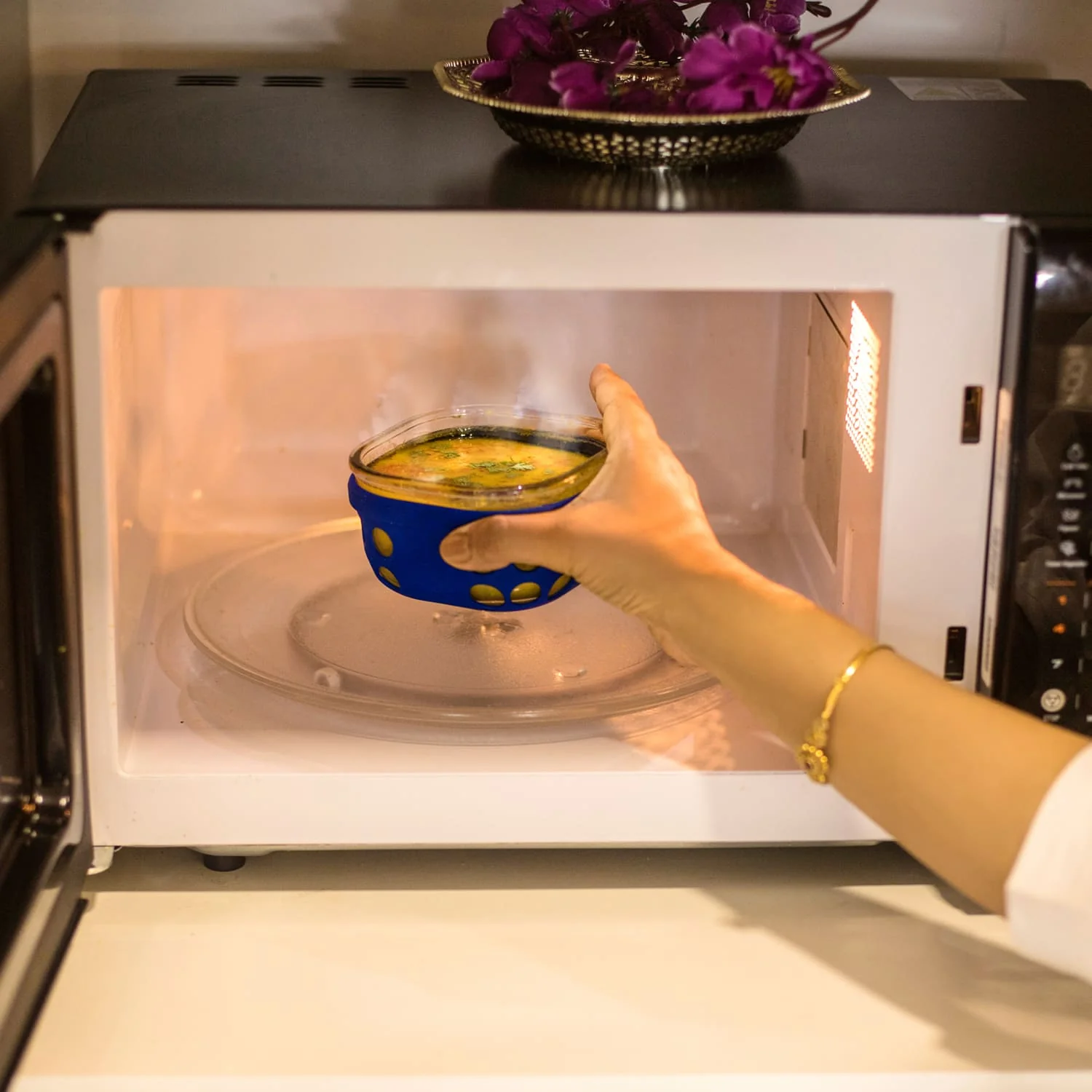 Borosilicate Glass Lunch Box with Silicone Sleeve, 300 ml - Image 6